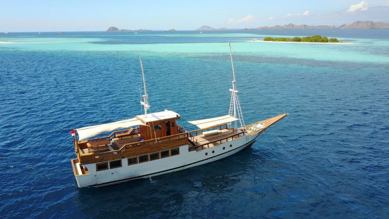 boat tours Komodo