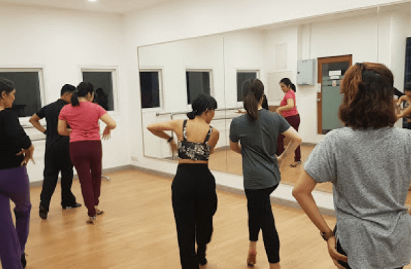 Travellers Enjoy Dance Classes