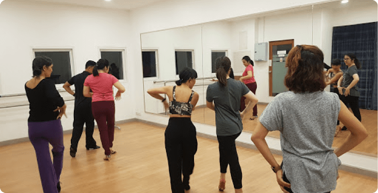 Travellers Enjoy Dance Classes